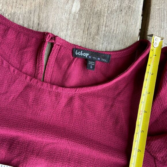 BeBop Womens Romper Size Small Burgundy Wine Shorts Ruffle Keyhole NEW - Picture 5 of 8